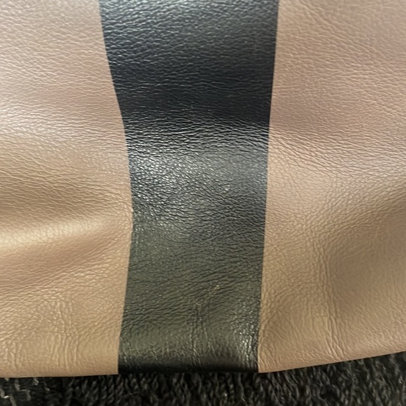 Madewell Leather Tote- Castle Rock. - Picture 5 of 5